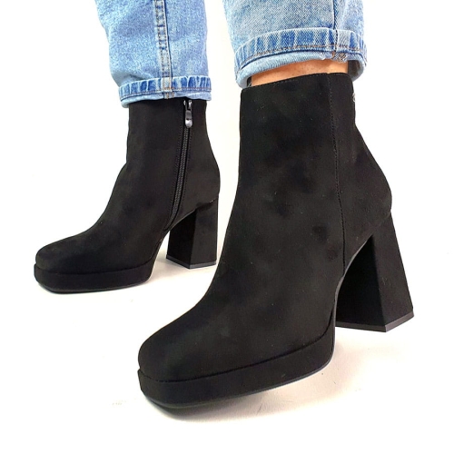 B165 Botki Na Słupku Czarne Zamszowe T. Sokolski HX Z23-358  (1).jpg