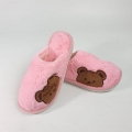 K91 Różowe Kapcie Z Naszywką w Kształcie Misia Semi (3).jpg