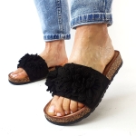  Czarne Klapki z Profilowaną Podeszwą i Ozdobnymi Kwiatkami Lustilla