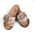 K218 Beżowe Klapki z Profilowaną Podeszwą i Ozdobnymi Kwiatkami Lustilla (8).jpg