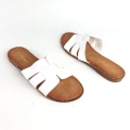 K233 Białe Klapki z Szerokim Paskiem z Wycięciami i Małymi Nitami Halvarisse (3).jpg