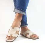 Klapki Beżowe z Ozdobnym Wycięciem Goodin FL895